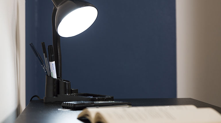 Las lámparas de escritorio son indispensables | Ferretería EPA