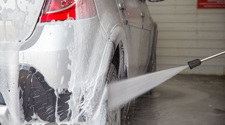 Lavar el auto bajo la sombra | Ferretería EPA