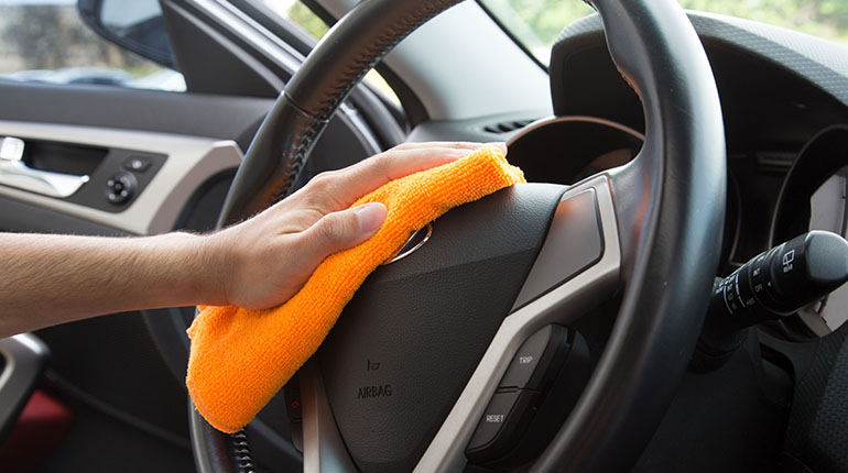 Cómo limpiar el interior del auto como un profesional