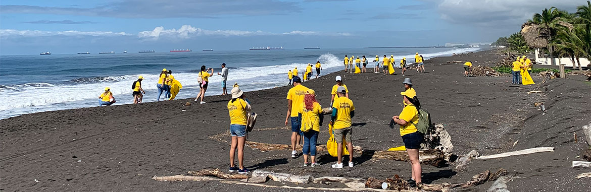 Voluntarios limpiaron la playa de Puerto Iztapa